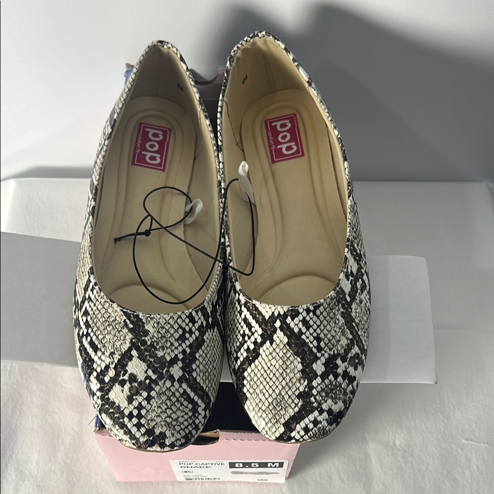PoP  Comfort Fit Black and White Flats Snakeskin Pattern